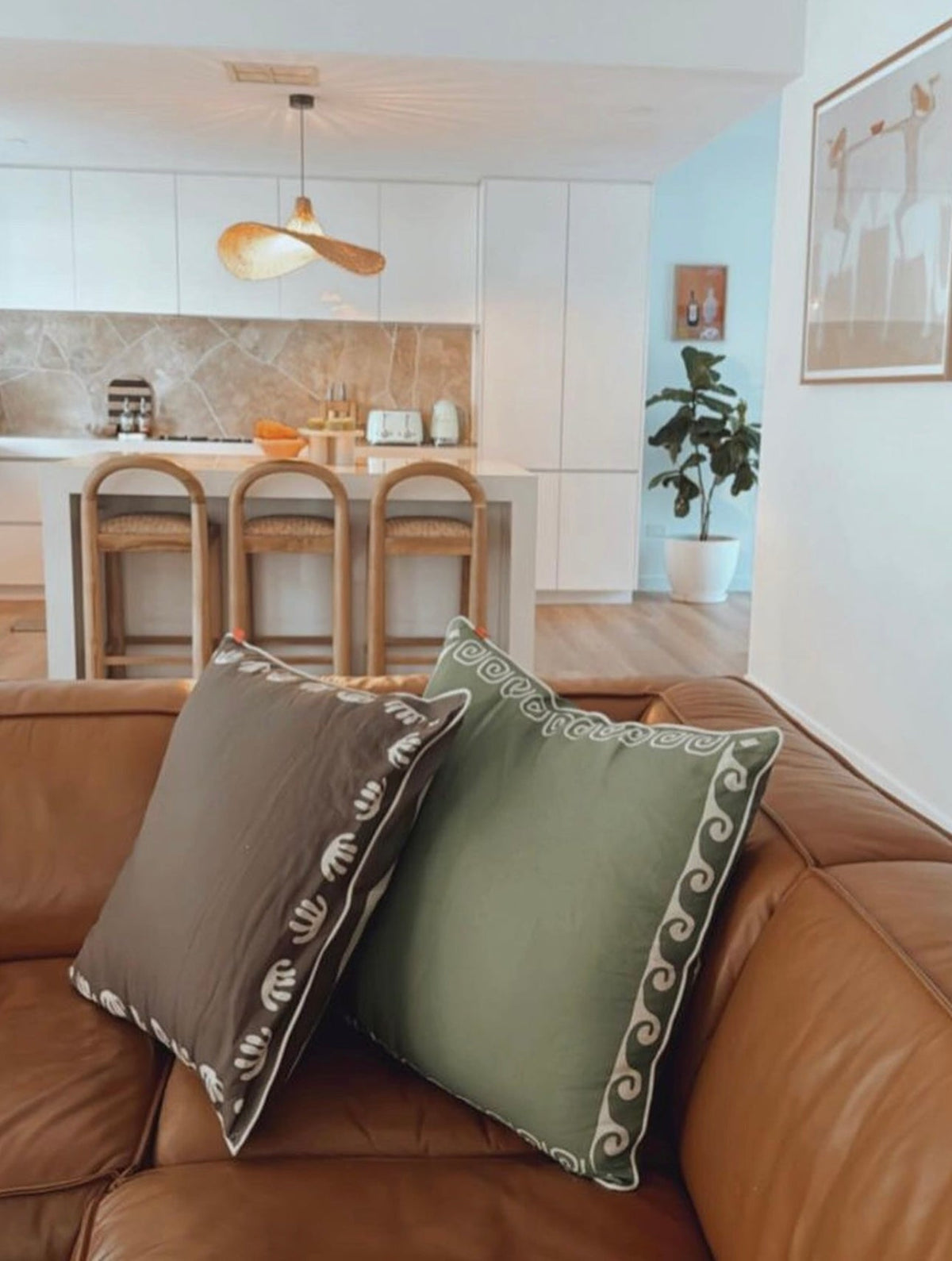 THE DESA BAR STOOL