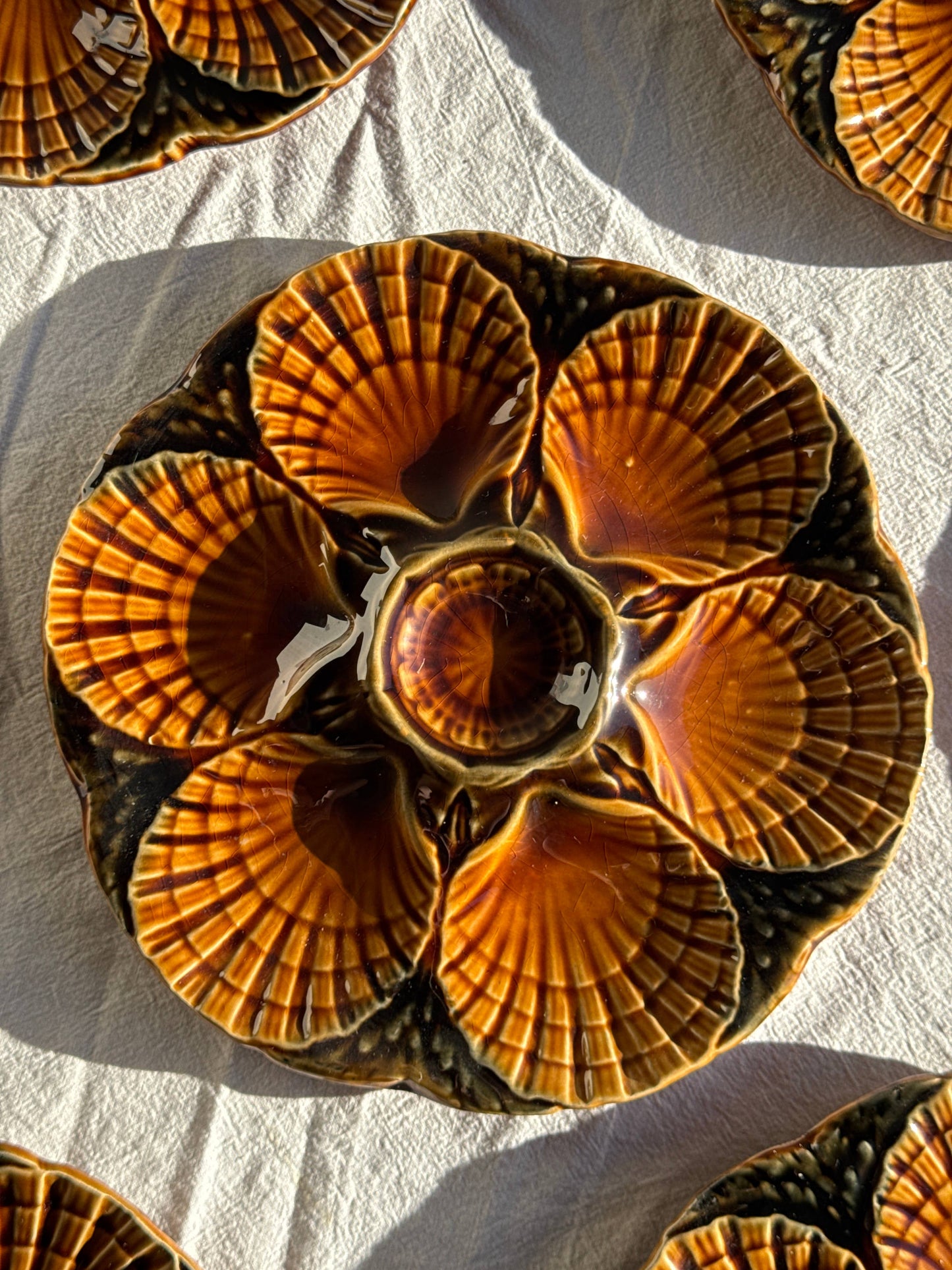 Ceramic oyster or shell plate
