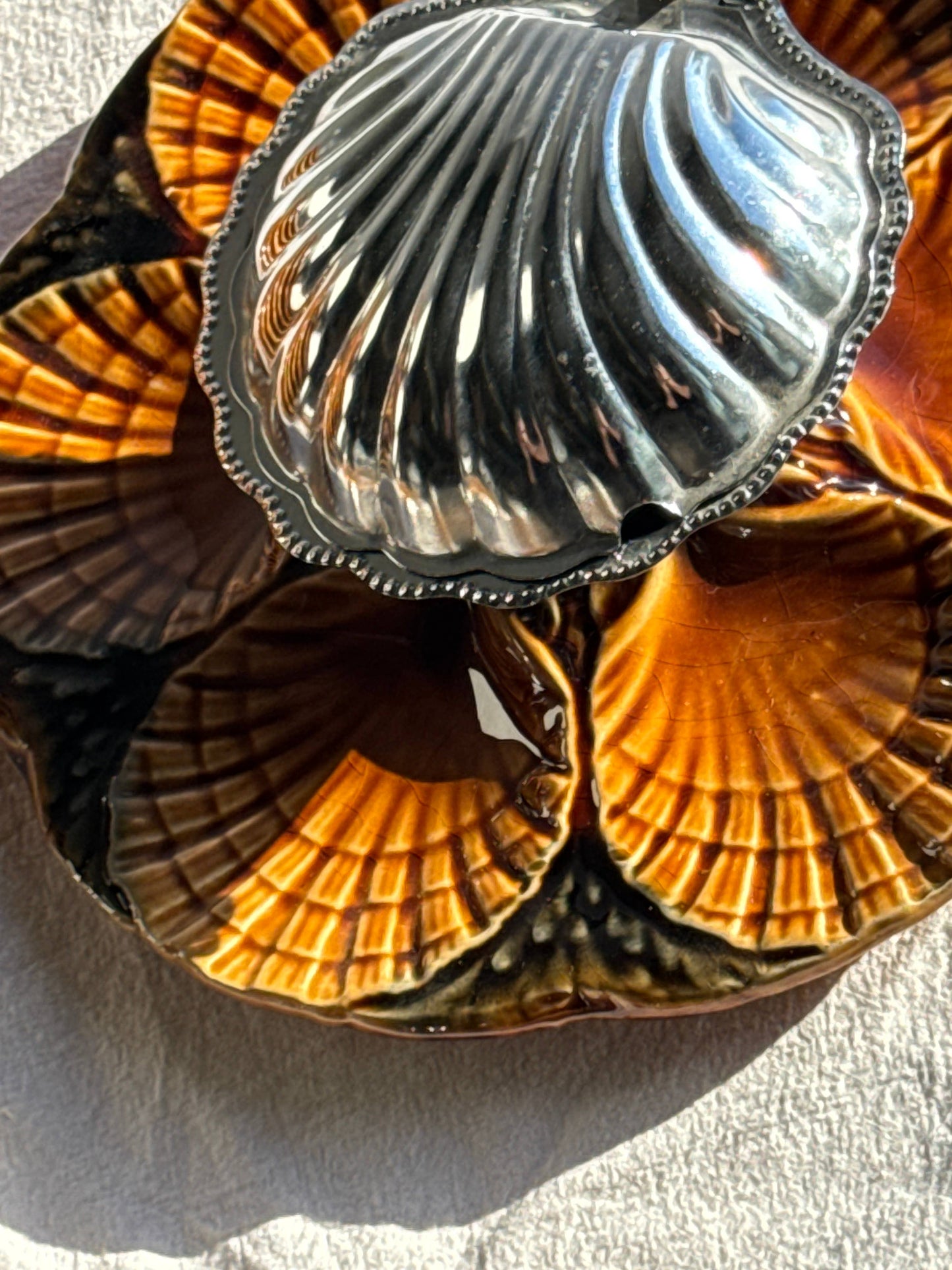 Ceramic oyster or shell plate