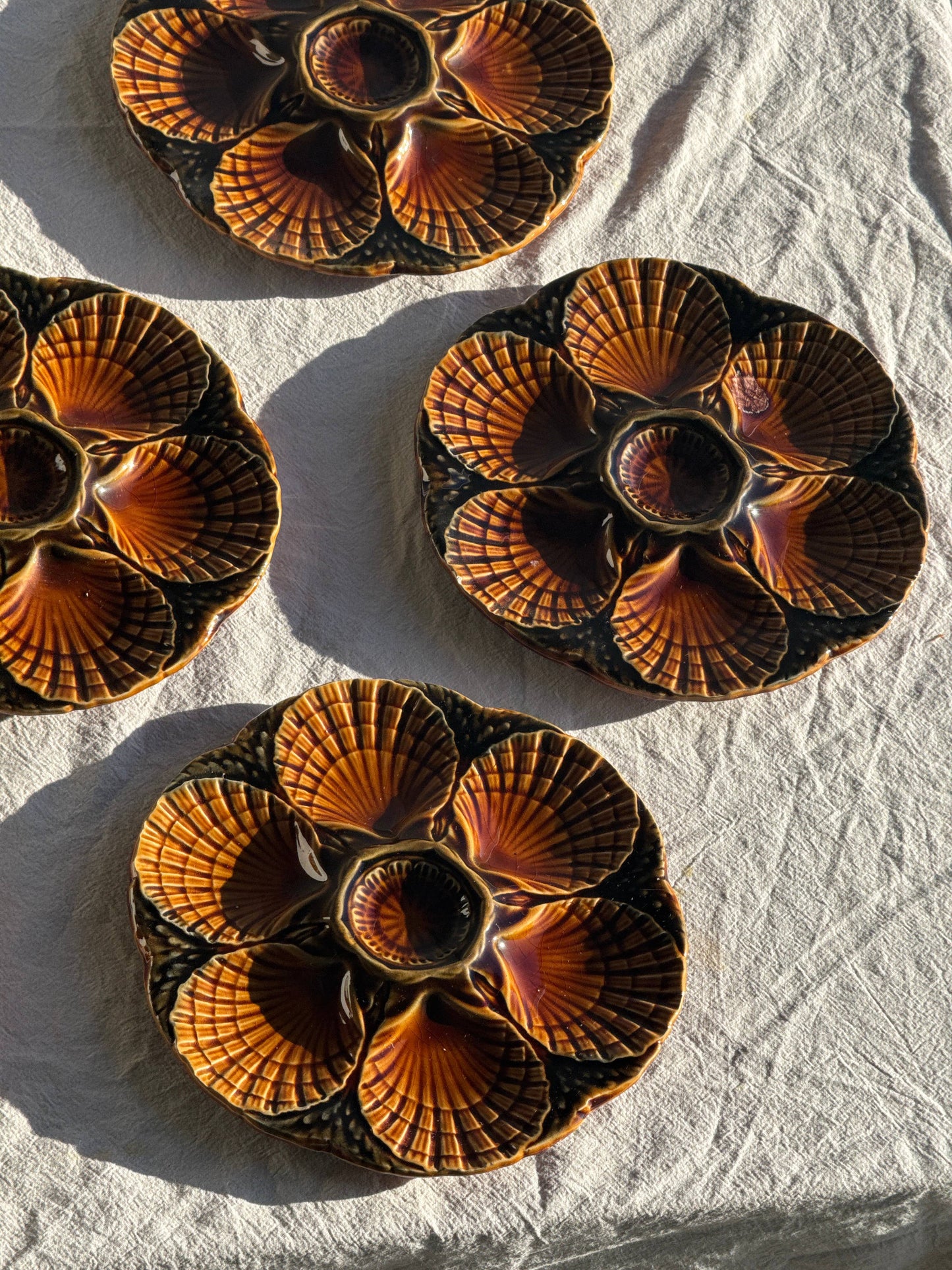 Ceramic oyster or shell plate