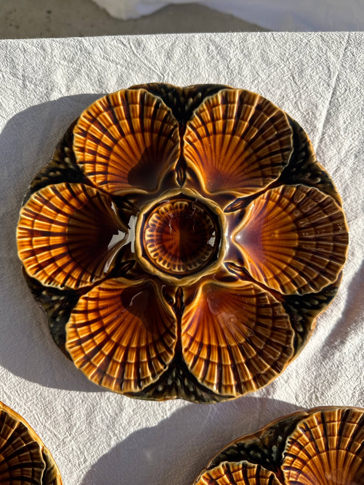 Ceramic oyster or shell plate