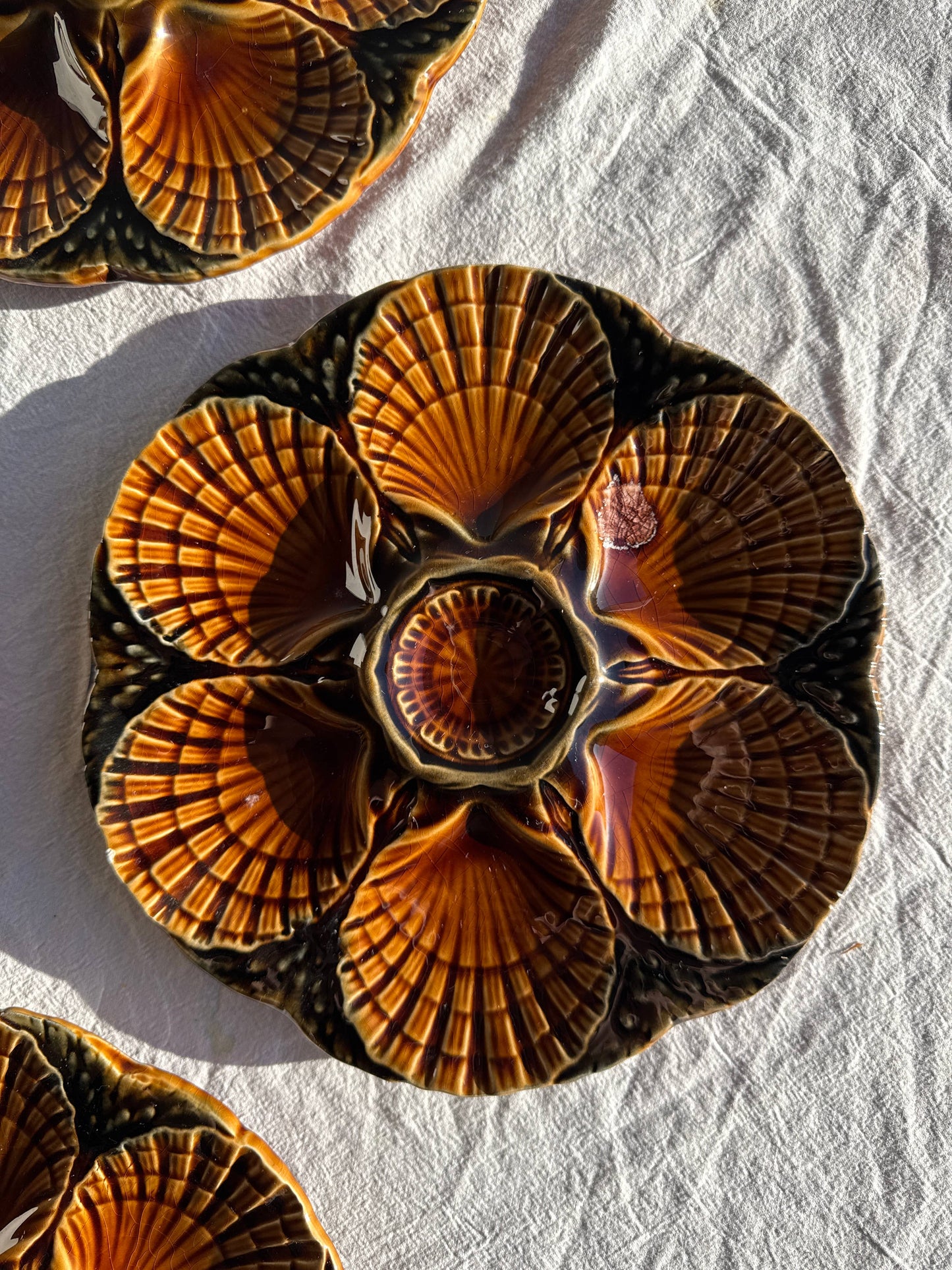 Ceramic oyster or shell plate