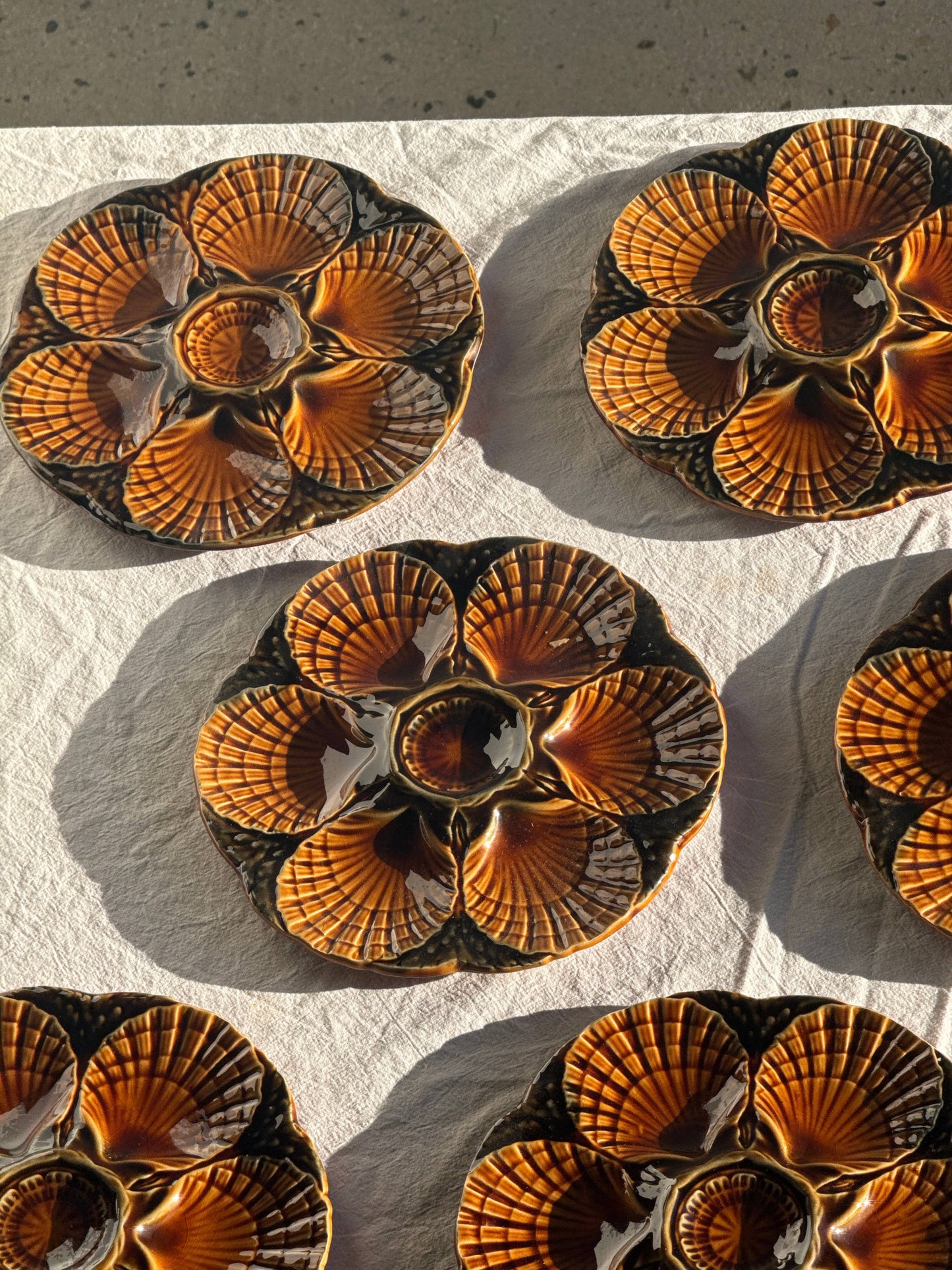 Ceramic oyster or shell plate