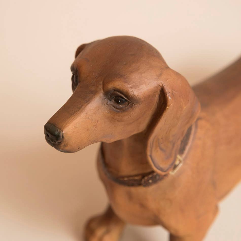 Hans resin dachshund sculpture detail