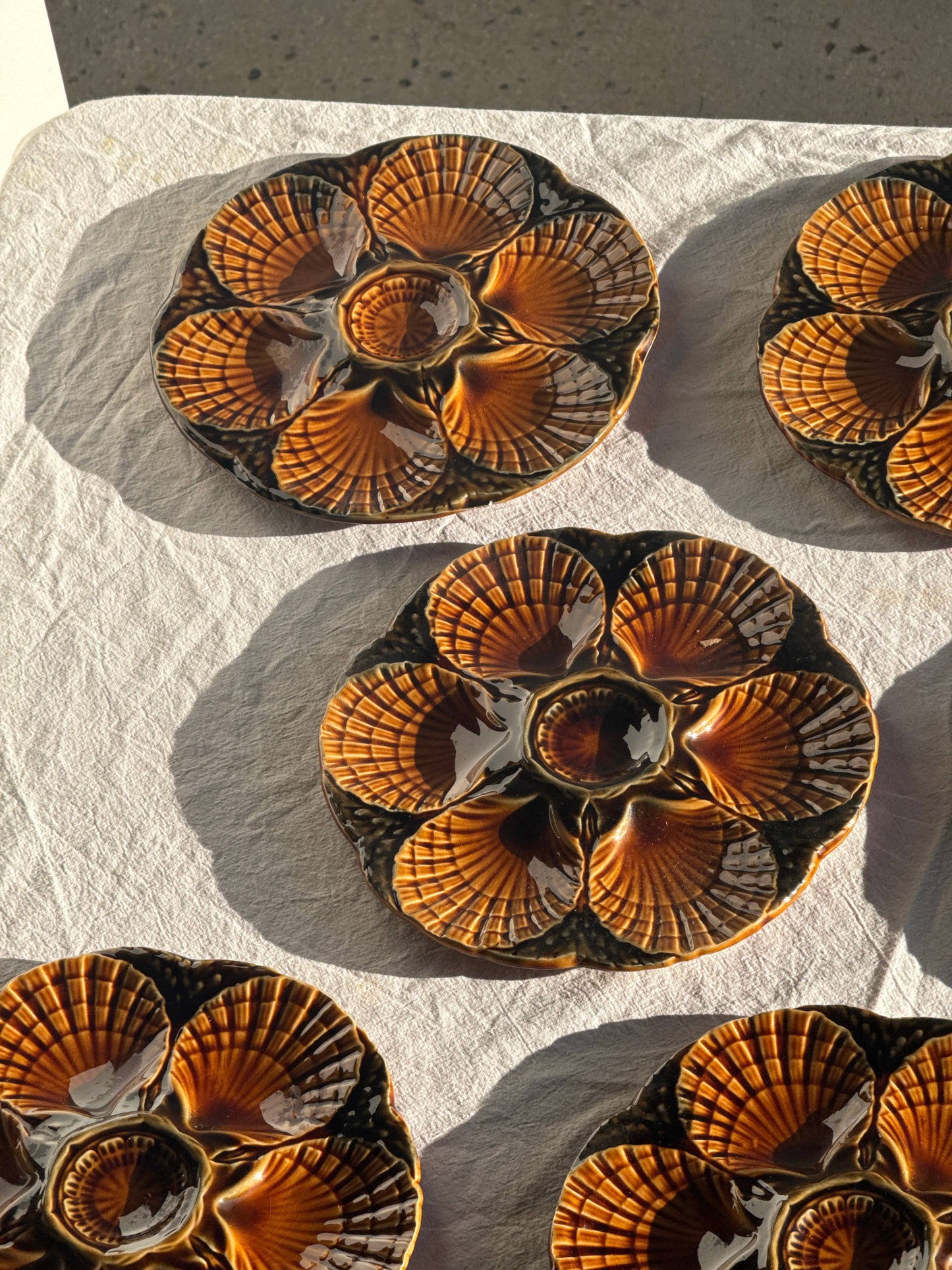 Ceramic oyster or shell plate