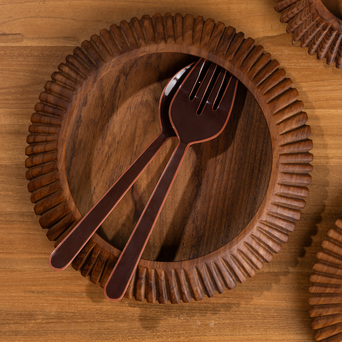 ALDER ENAMEL SALAD SERVERS - CHAI