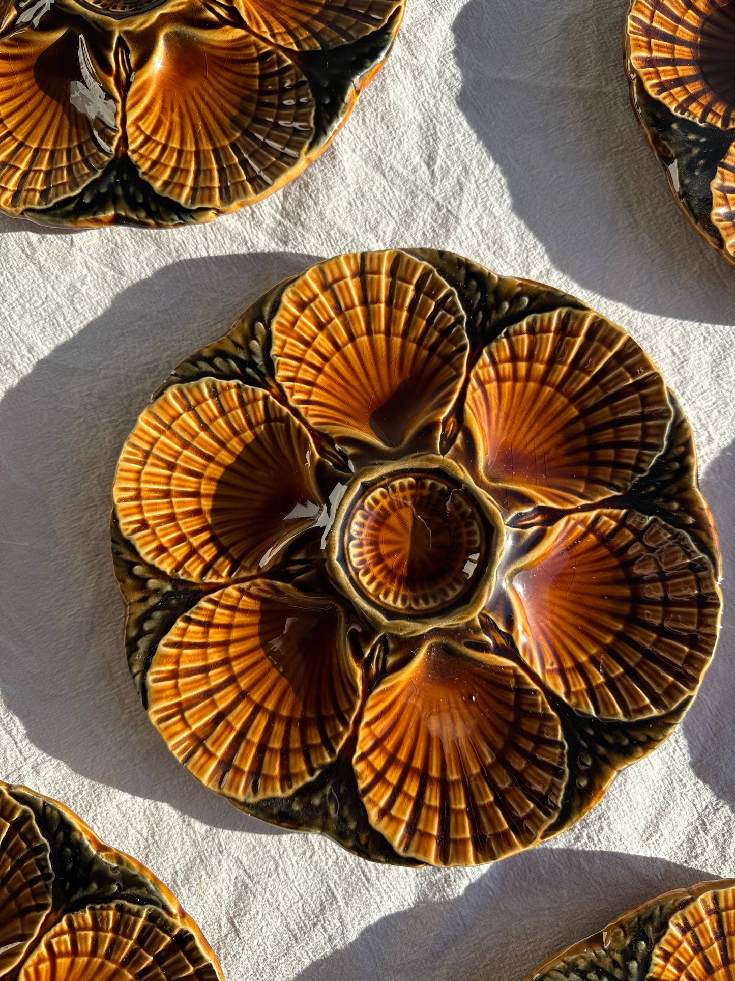 Ceramic oyster or shell plate