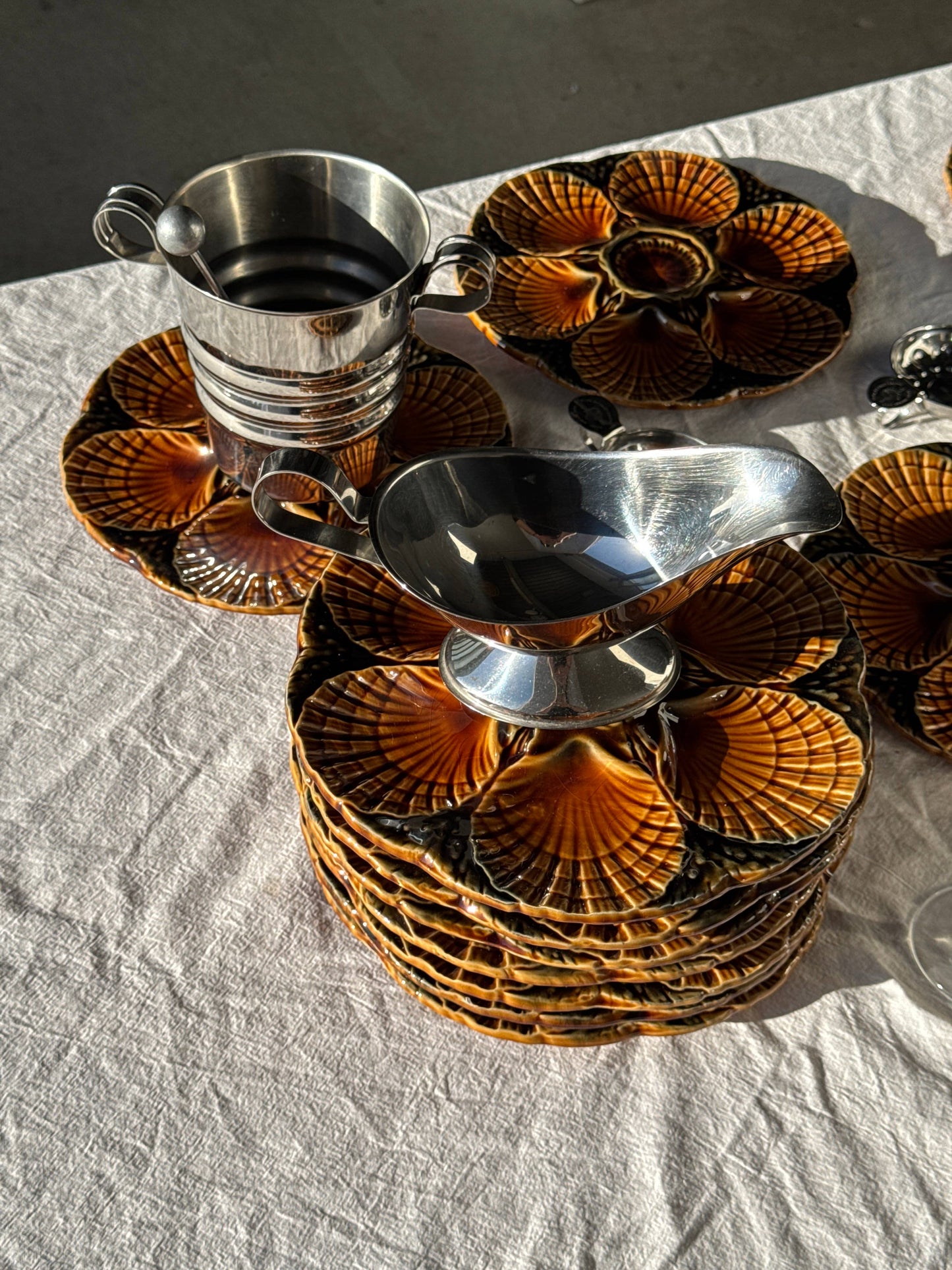 Ceramic oyster or shell plate