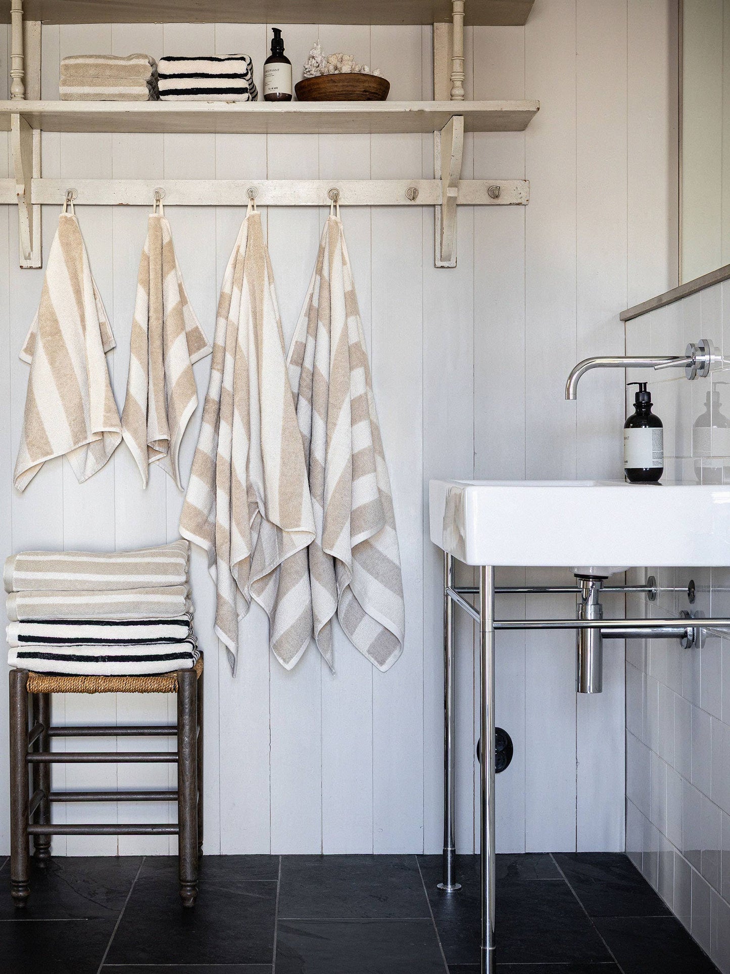 Cleo hand towel
