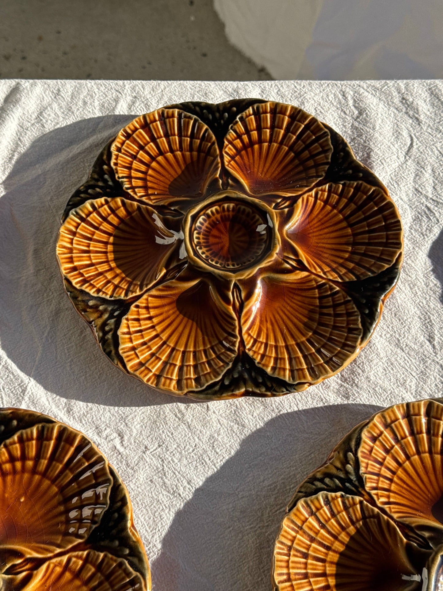 Ceramic oyster or shell plate