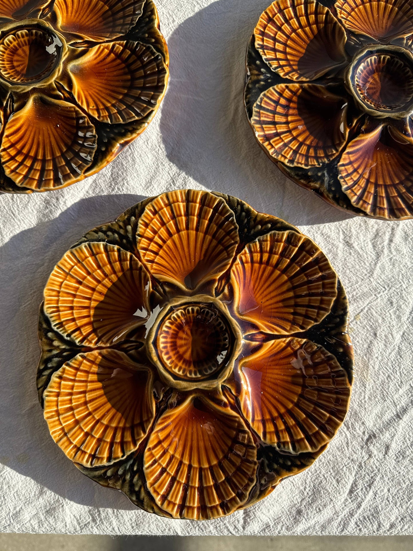 Ceramic oyster or shell plate