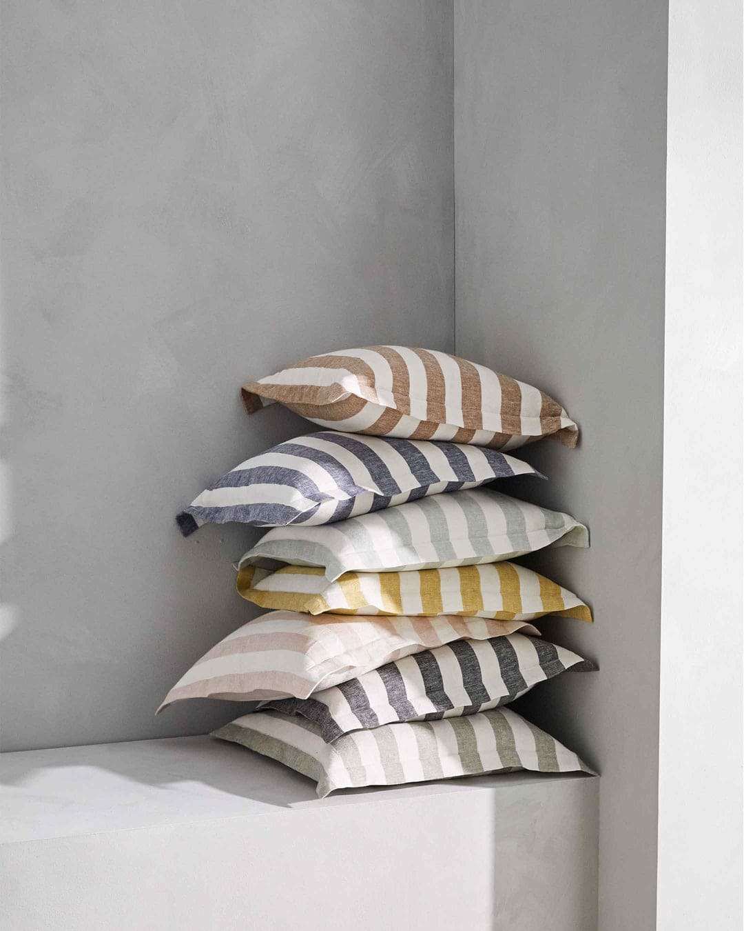 Luca cushions coral